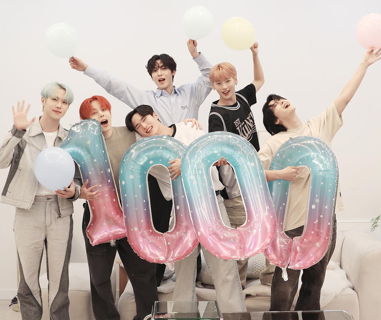 Comemoração de 1000 dias de debut do grupo WEi