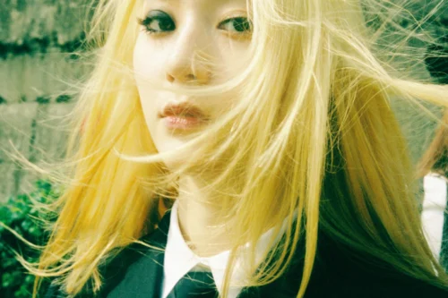 f(x) apresenta uma das músicas de kpop de Halloween