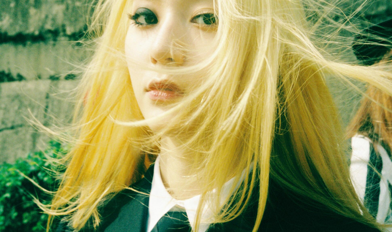 f(x) apresenta uma das músicas de kpop de Halloween