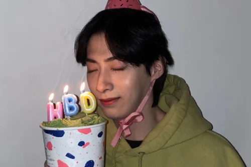 Xion (Oneus), um dos idols que fazem aniversário em janeiro