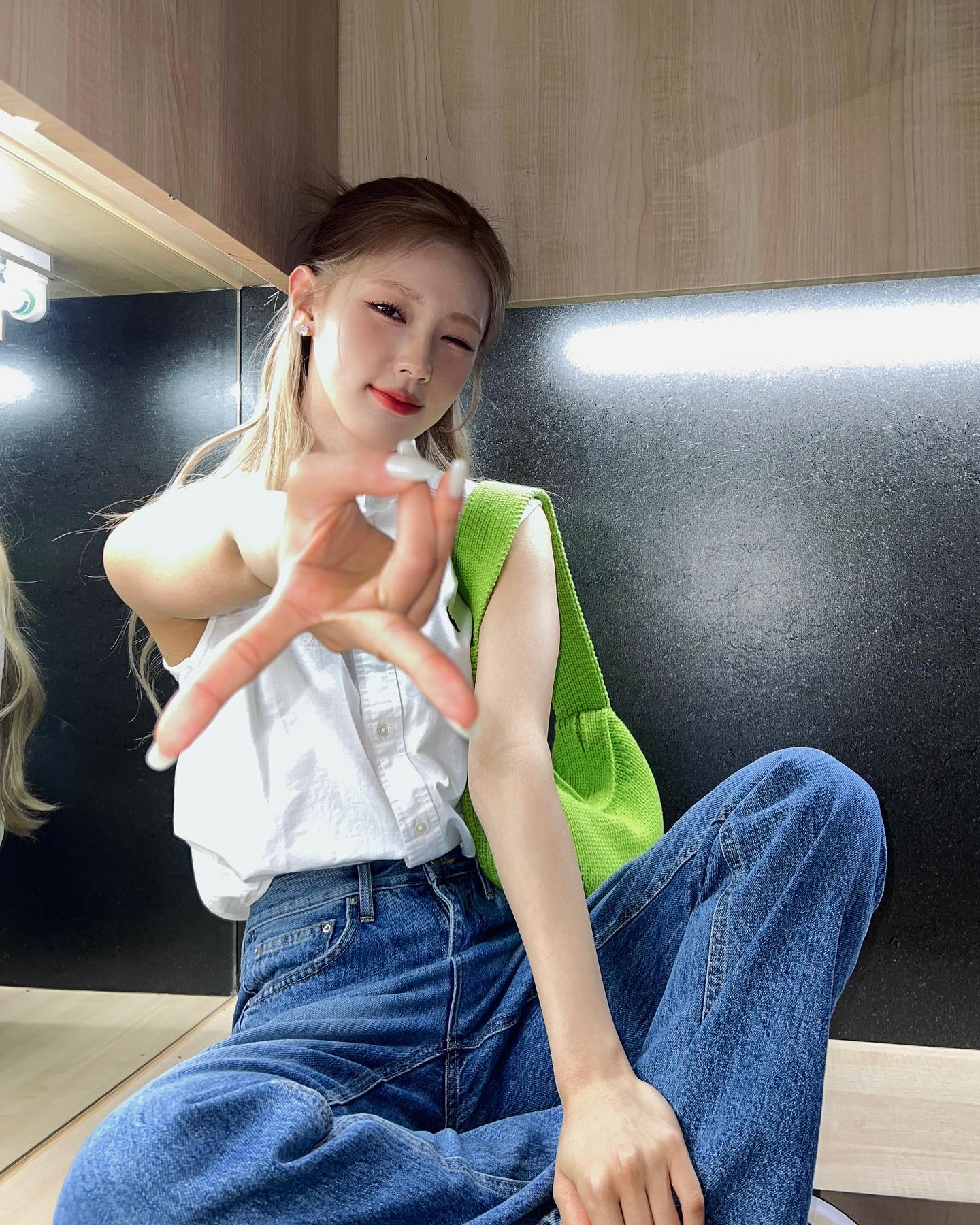 Miyeon fazendo o gyaru peace