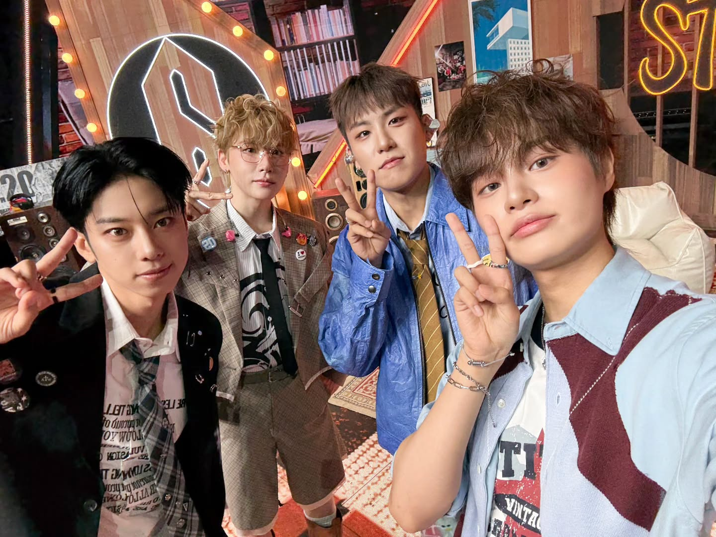 AB6IX, um dos grupos de kpop com 4 integrantes