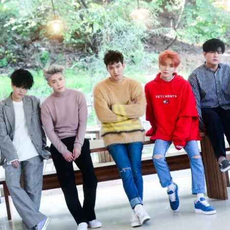 O grupo de kpop Super Junior e seu center, Siwon