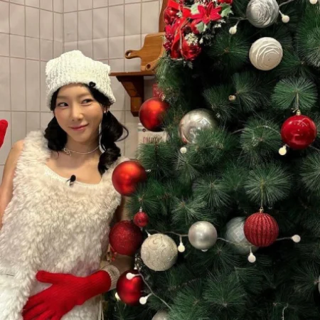 Taeyeon, do Girls' Generation, em uma das fotos de kpop natalinas da lista