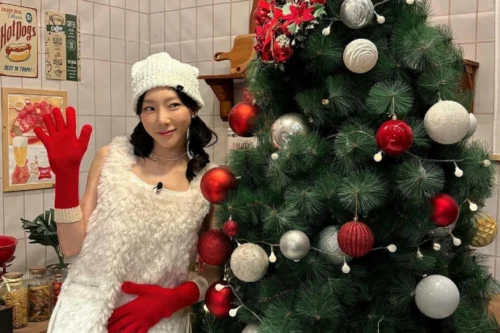 Taeyeon, do Girls' Generation, em uma das fotos de kpop natalinas da lista