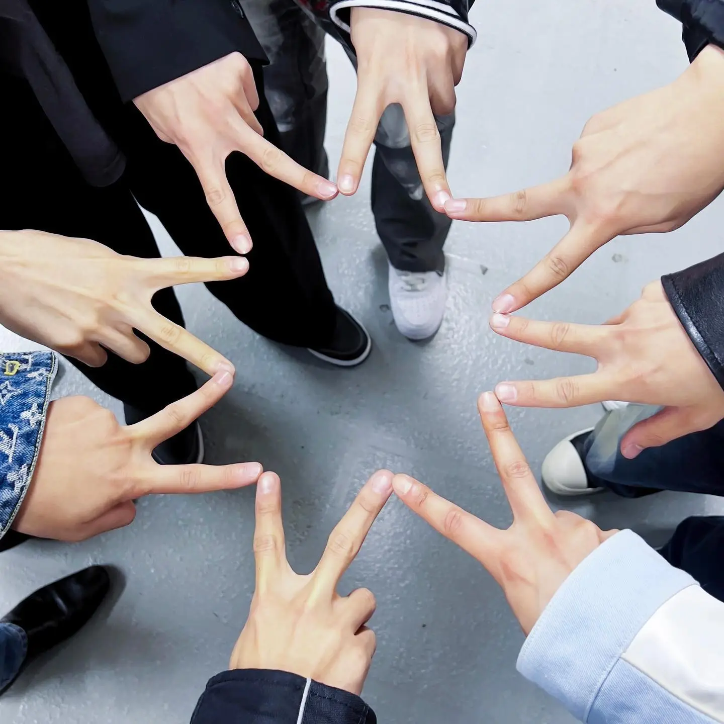 Ateez em uma das fotos de shows de kpop