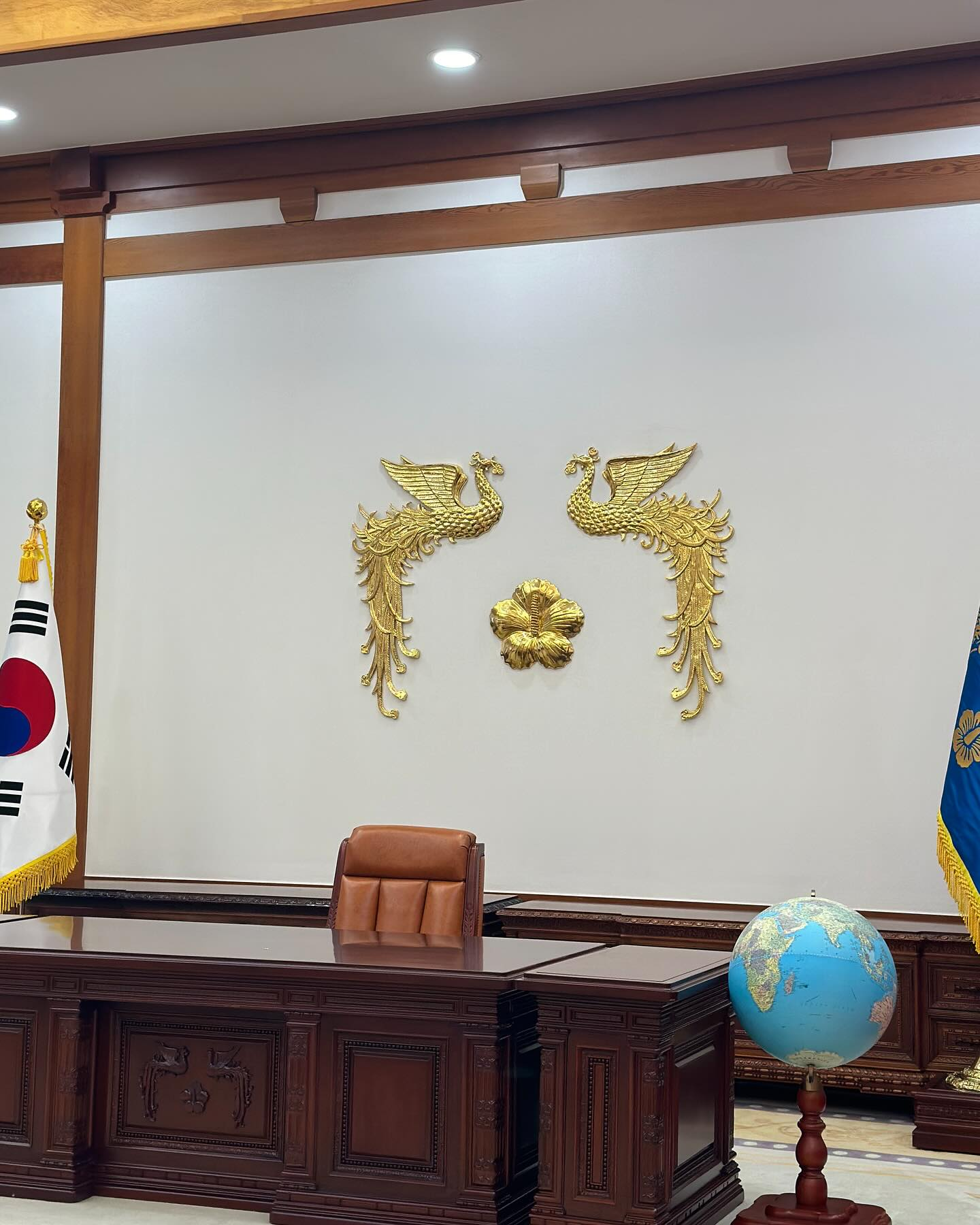 Emblema do presidente que conta com a mugunghwa