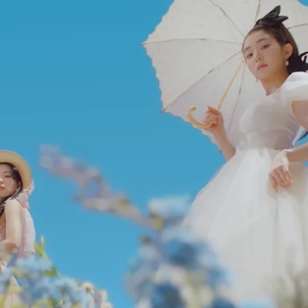 “Feel My Rhythm” é um dos MVs com referências a arte