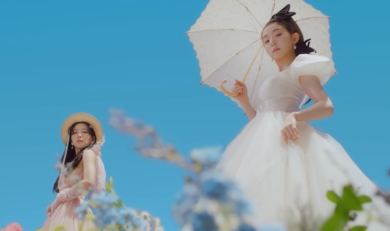 “Feel My Rhythm” é um dos MVs com referências a arte