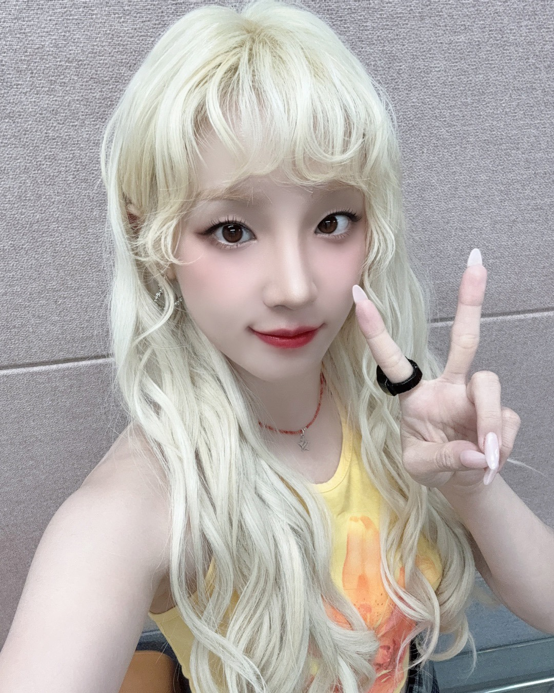 A Yuqi também é uma das idols com franjinha da lista