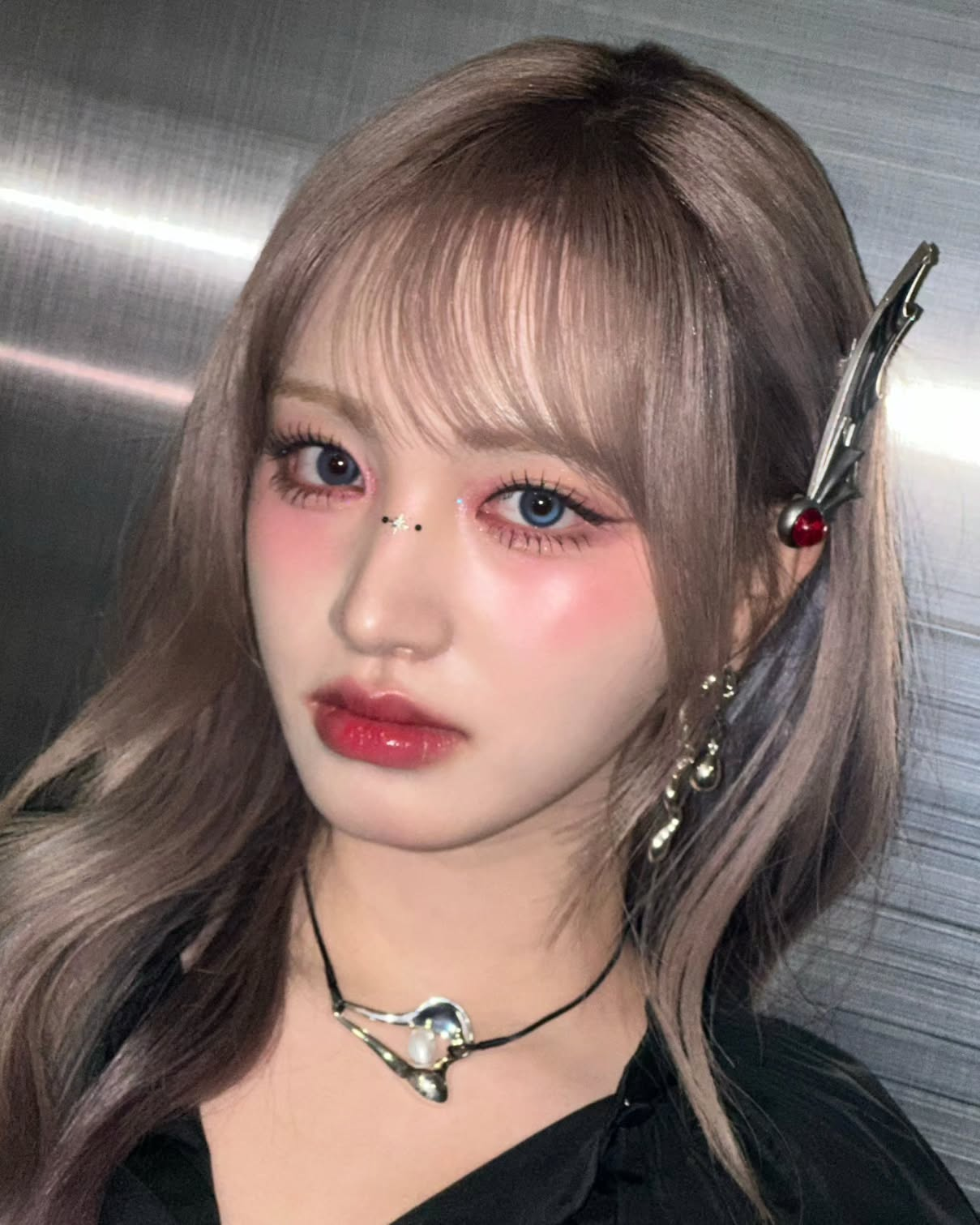 Liz, do IVE, também é uma das idols com franjinha