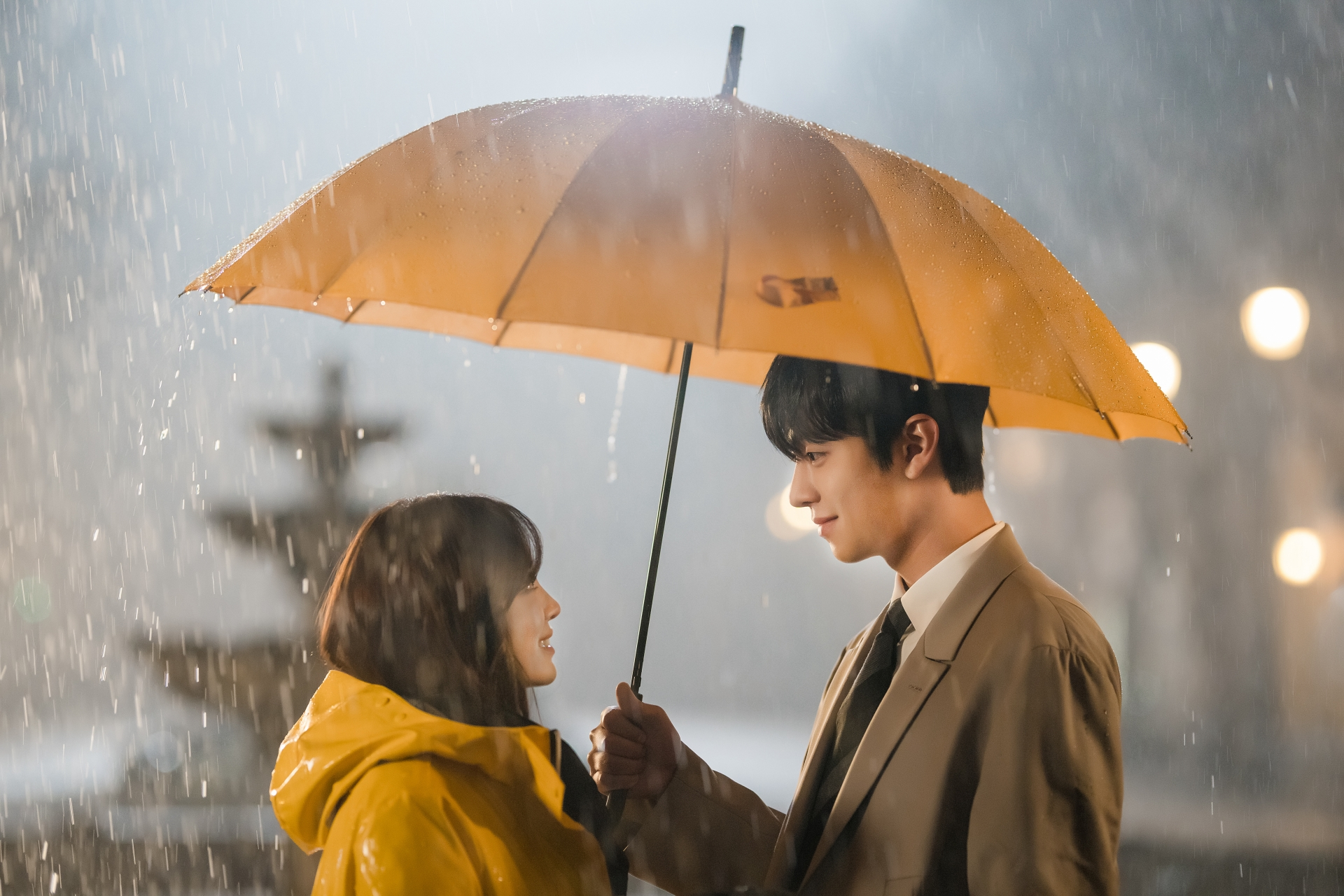"Pretendente Surpresa" mostra um dos primeiros guarda-chuvas amarelos em kdramas