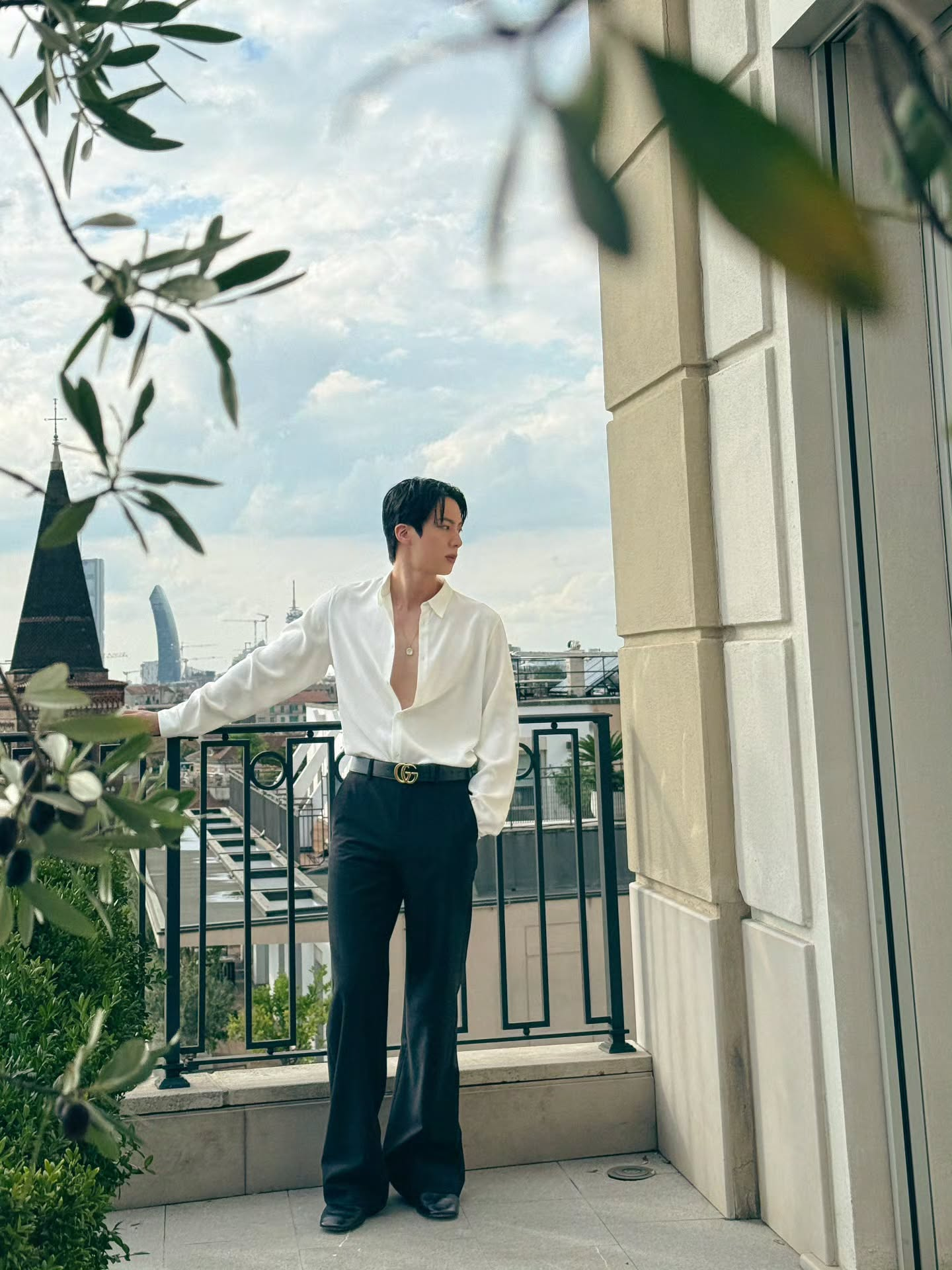 Jin (BTS), uma das celebridades coreanas na MFW SS26