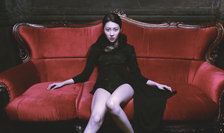 Full Moon é um dos MVs com vampiros