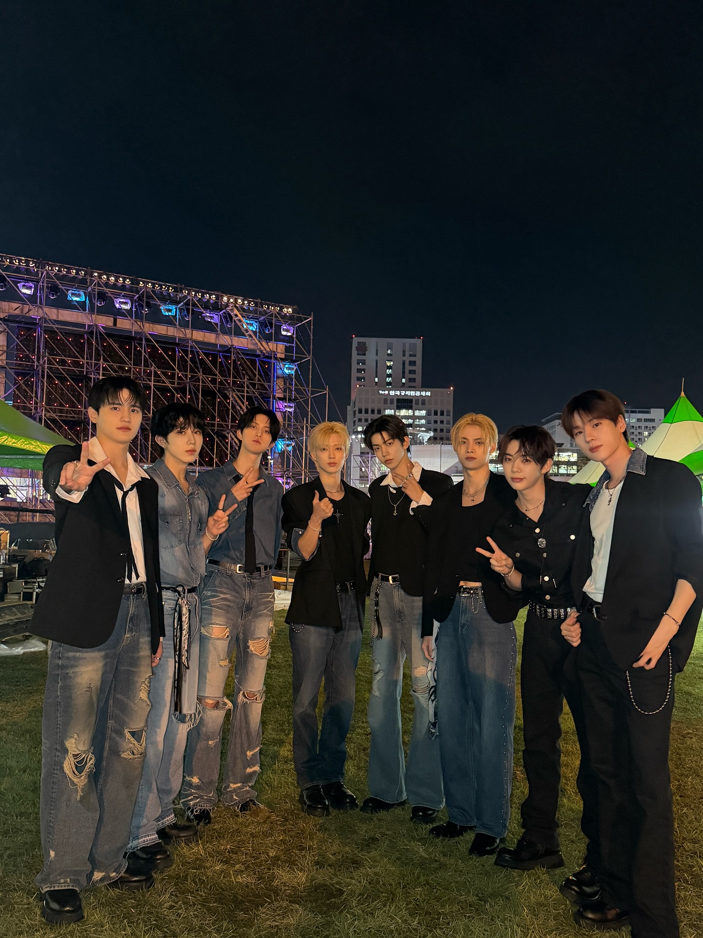 8TURN, um dos grupos de kpop com 8 integrantes