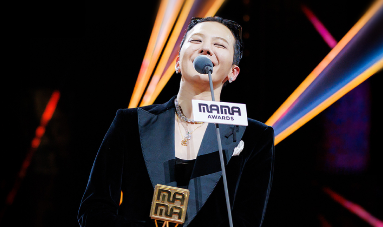 G-Dragon, um dos maiores vencedores do MAMA Awards de 2025