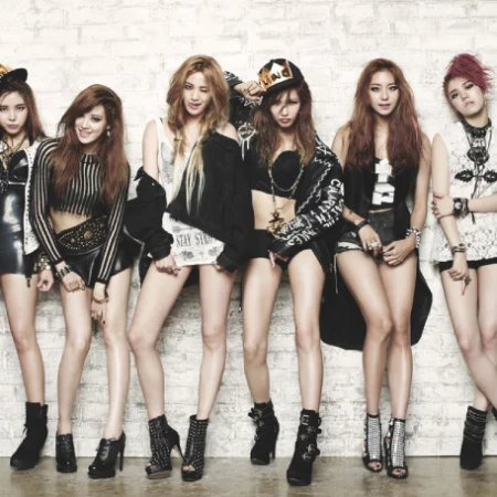 O grupo After School para as promoções de "First Love"