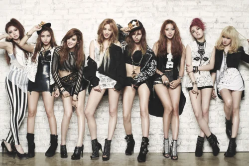O grupo After School para as promoções de "First Love"