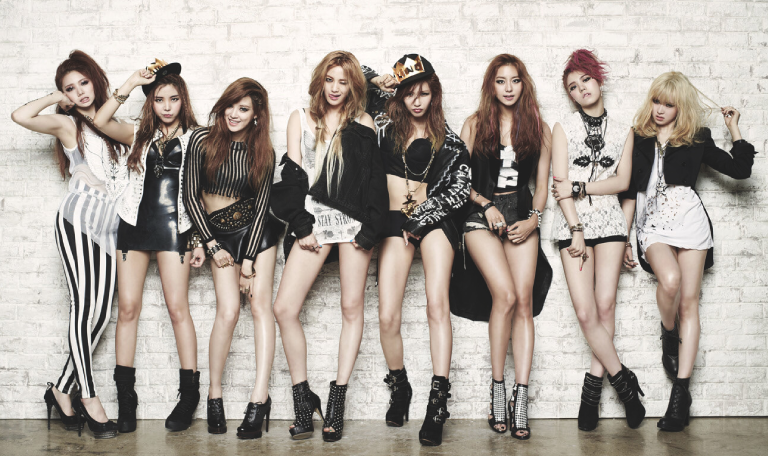 O grupo After School para as promoções de "First Love"