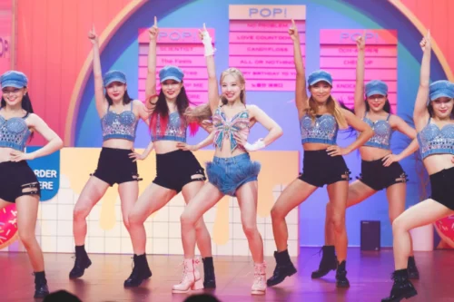 "Pop!" é uma das coreografias de kpop para dançar sozinho