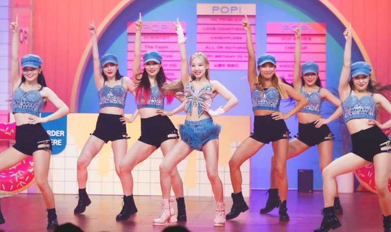 "Pop!" é uma das coreografias de kpop para dançar sozinho