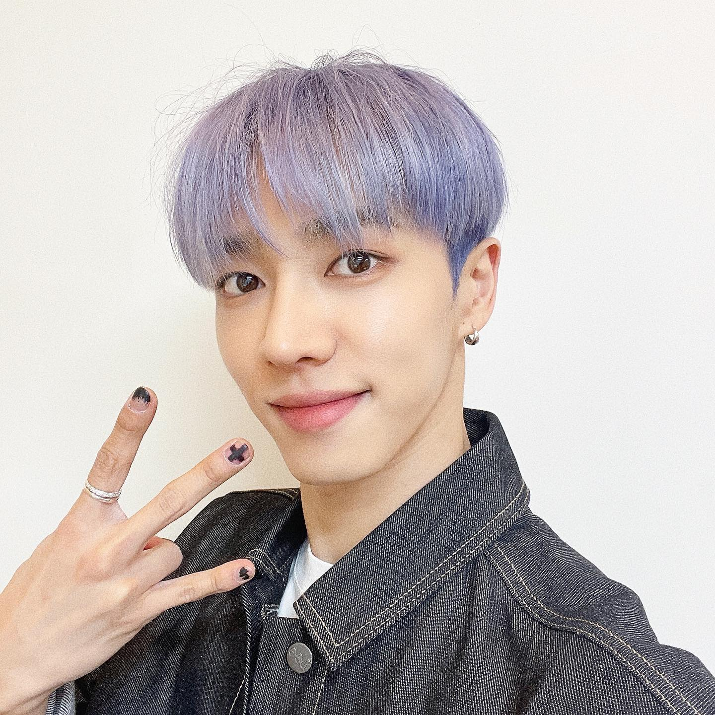 Gikwang, do Highlight, é outro dentre os idols com cabelo lilás