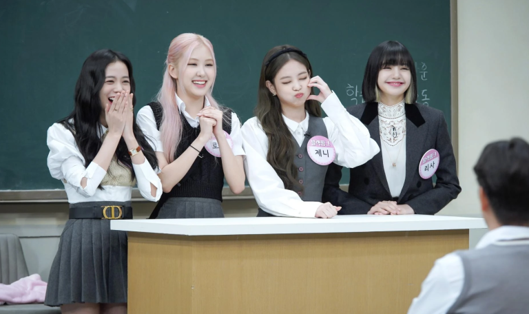 O Blackpink participando de um dos programas coreanos mais famosos, o Knowing Bros