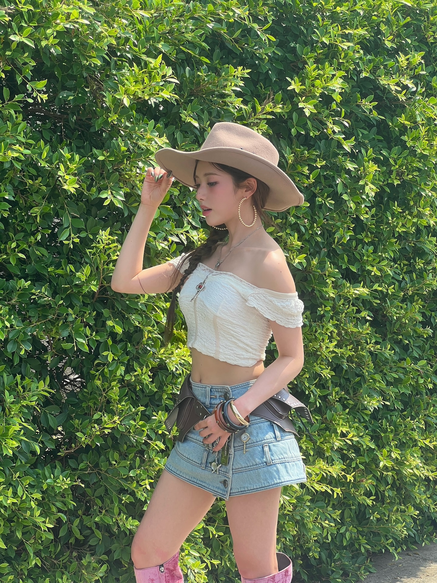 Jiwon, uma das idols com estilo cowboy