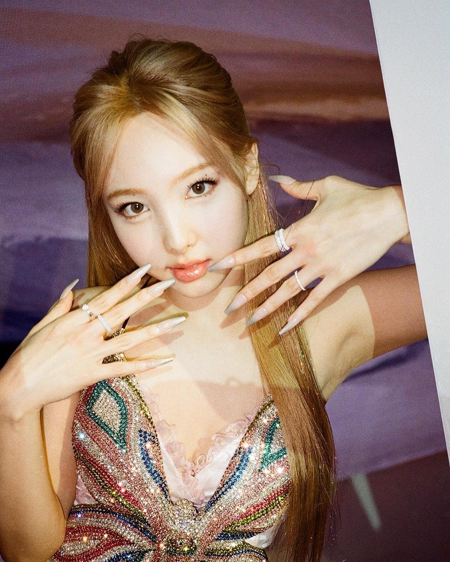 A Nayeon é um exemplo de o que é face no kpop