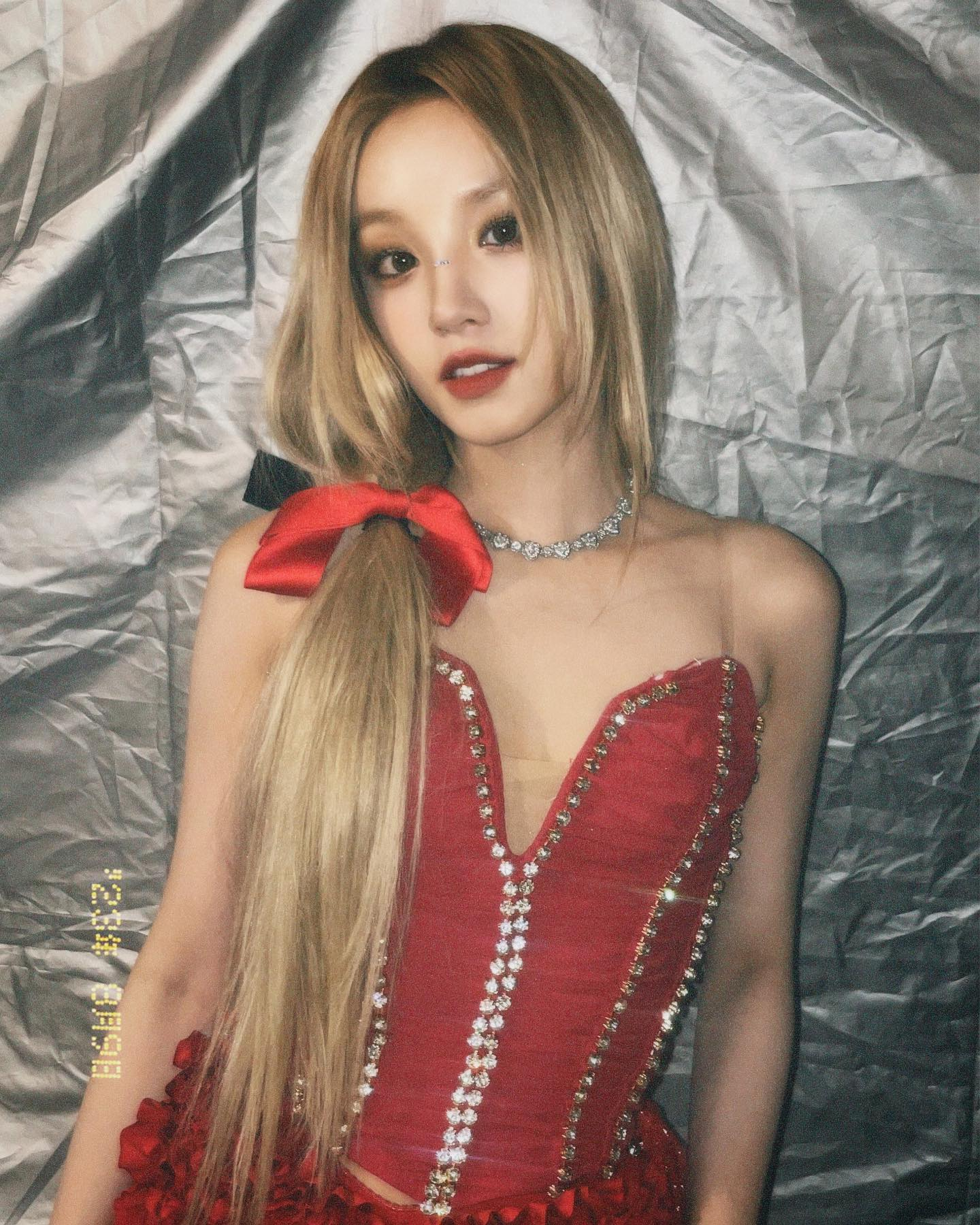 Yuqi representando o que é face no kpop