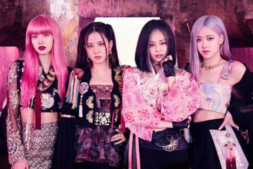 Blackpink, em "How You Like That", usando hanbok moderno