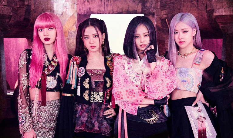 Blackpink, em "How You Like That", usando hanbok moderno