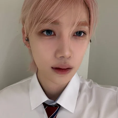 New, do The Boyz, é um dos idols com estilo andrógino